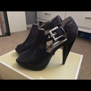 💕🖤Faux reptile leather heels🖤💕